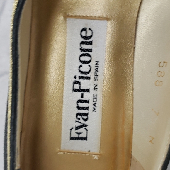 Evan Picone ATLANTIS Sexy Gorgeous Black Suede Gold Trim Pumps 7AA  In Box EUC - Picture 5 of 16